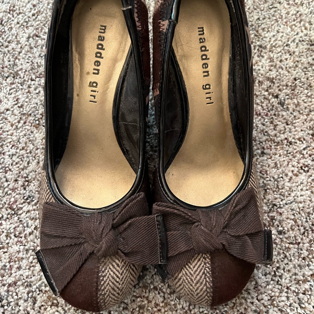 Madden Girl Size 6.5 Brown Heels